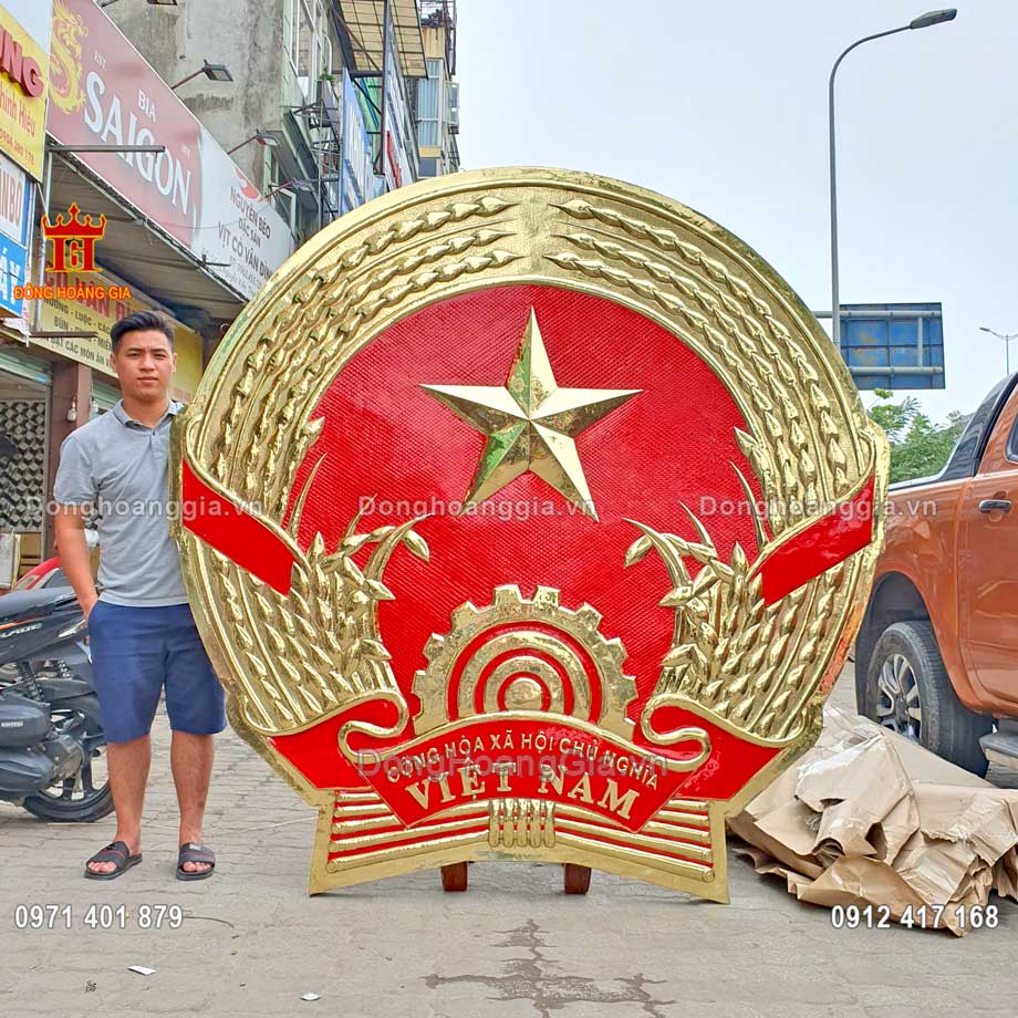 Quốc huy Việt Nam được nghệ nhân của Hoàng Gia chế tác vô cùng tinh xảo